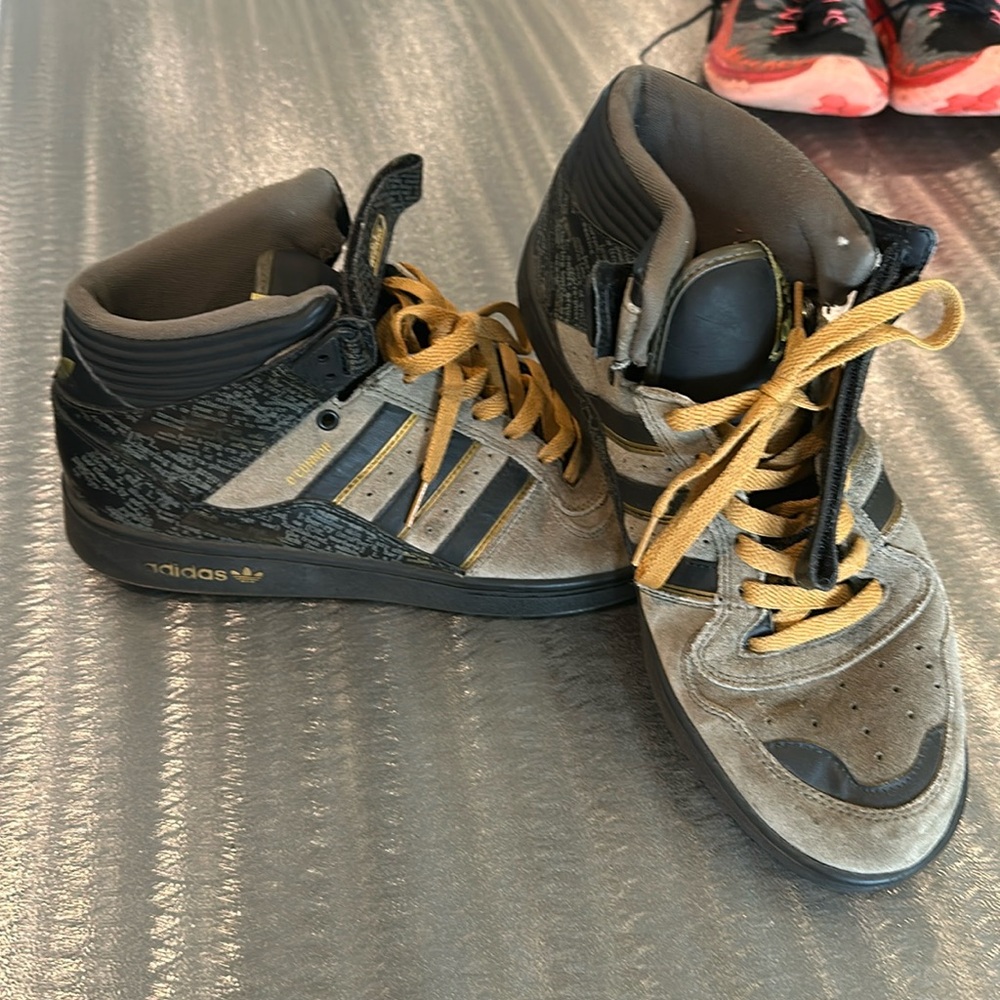 Adidas streetwear.  Believe they are forum
 Camp low